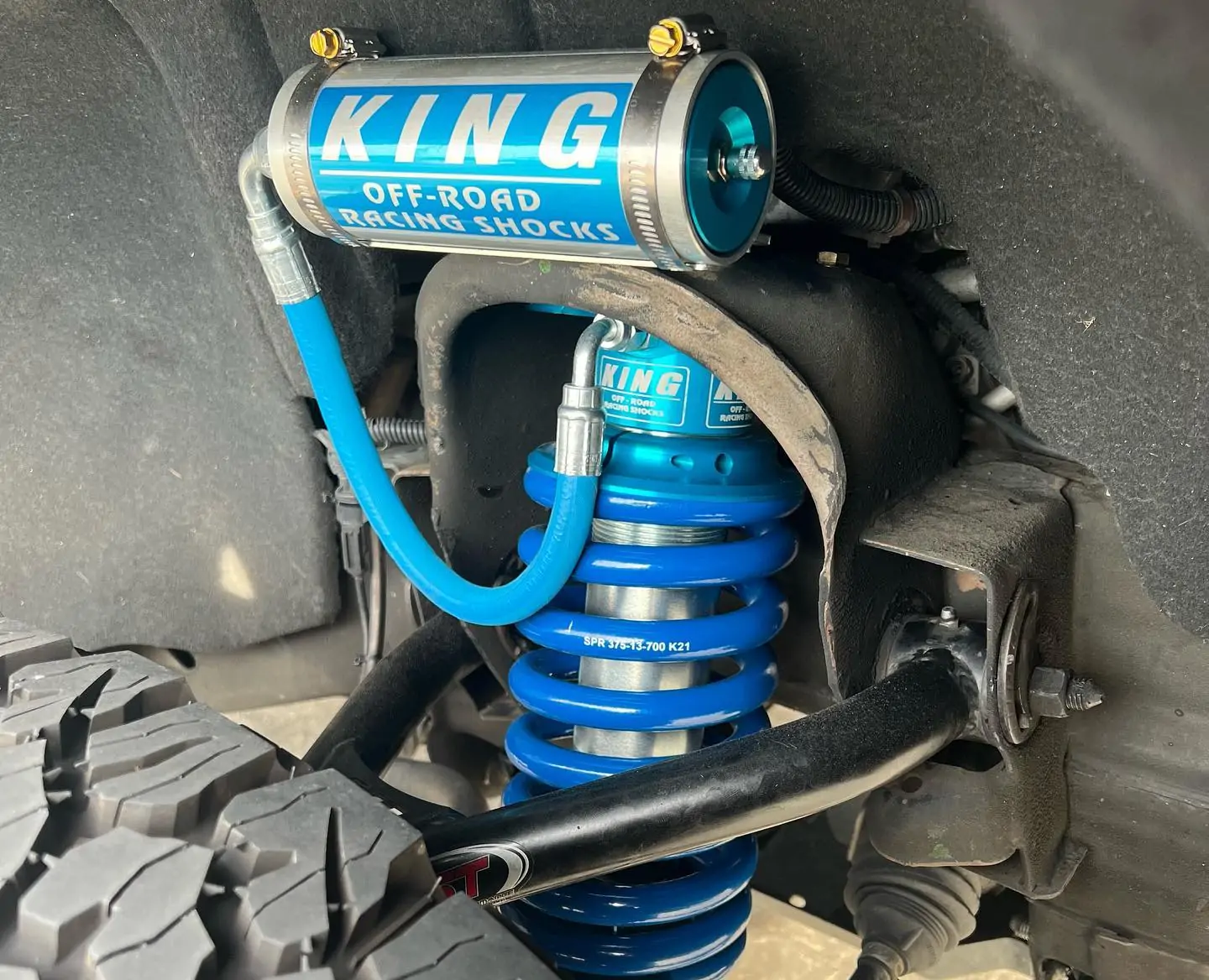 King Shocks 25001-174-EXT 2019-2024 Chevy/GMC 1500 4WD 2.5 Front Coilovers - Image 2
