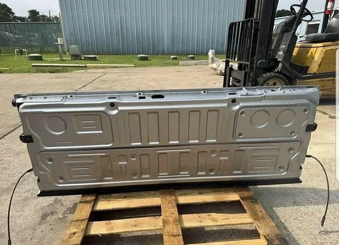 2023-2024 Ford F-250/F-350 OEM Tailgate with Camera and Step for Sale - Image 3