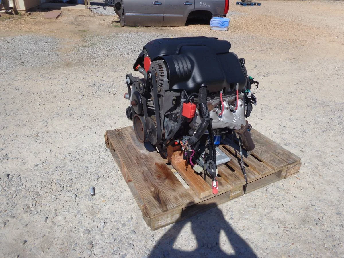 2005 6.0 Chevy LQ9 Vortec Engine with Computer and Wiring - Image 3