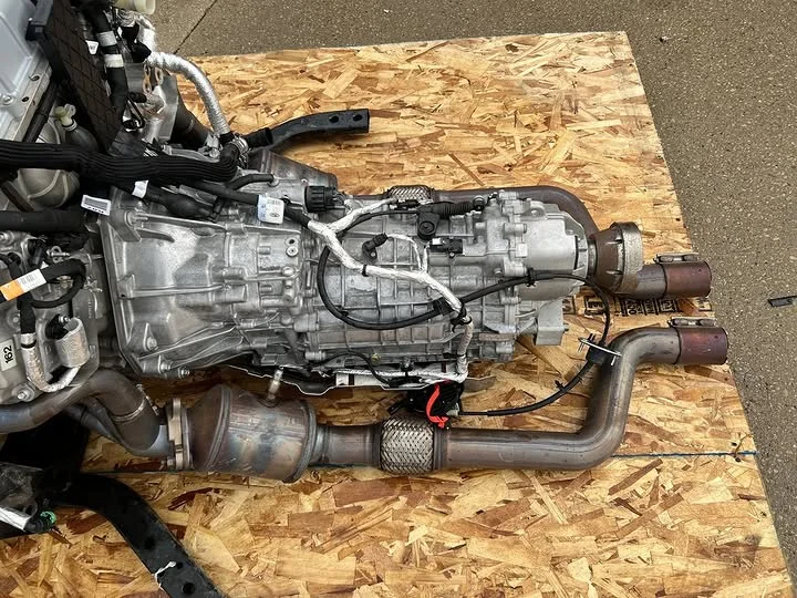 T500 Supercharged 5.2L Predator Engine & Automatic Transmission - Image 2