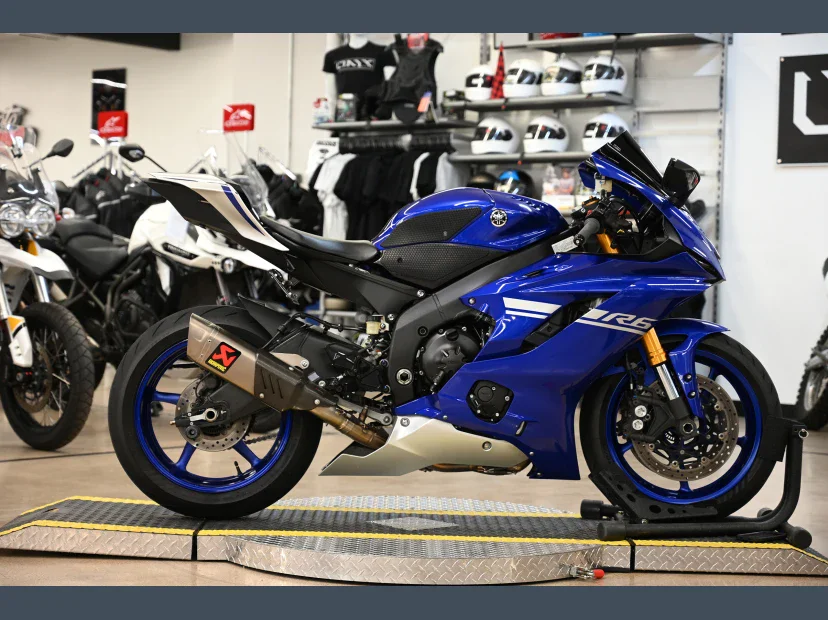 USED 2017 Yamaha YZF-R6 - Image 3