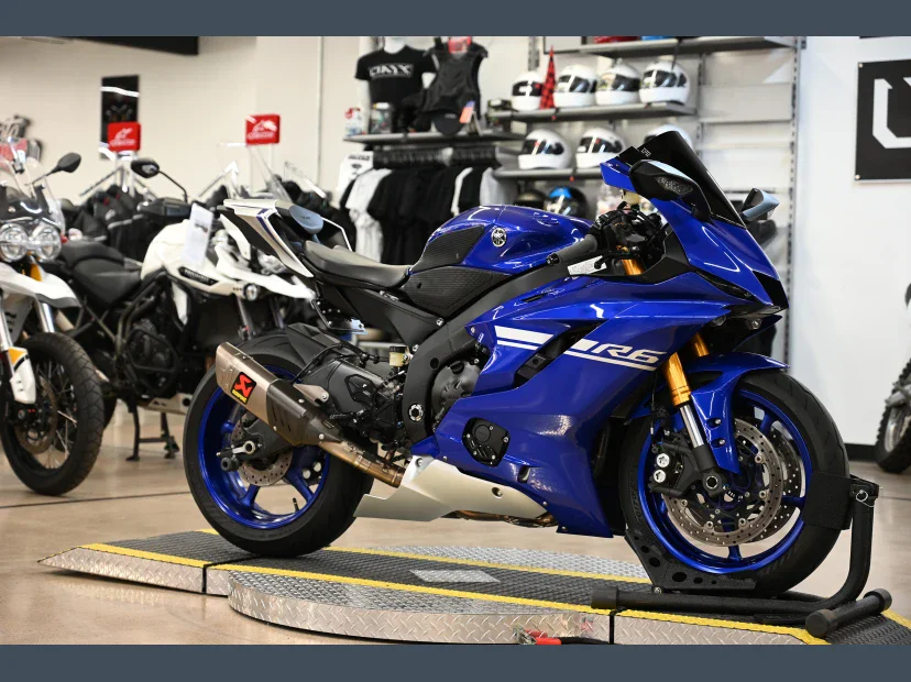 USED 2017 Yamaha YZF-R6 - Image 2
