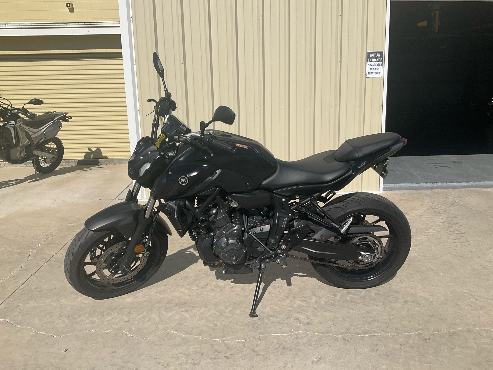 USED 2022 YAMAHA MT-07 - Image 2